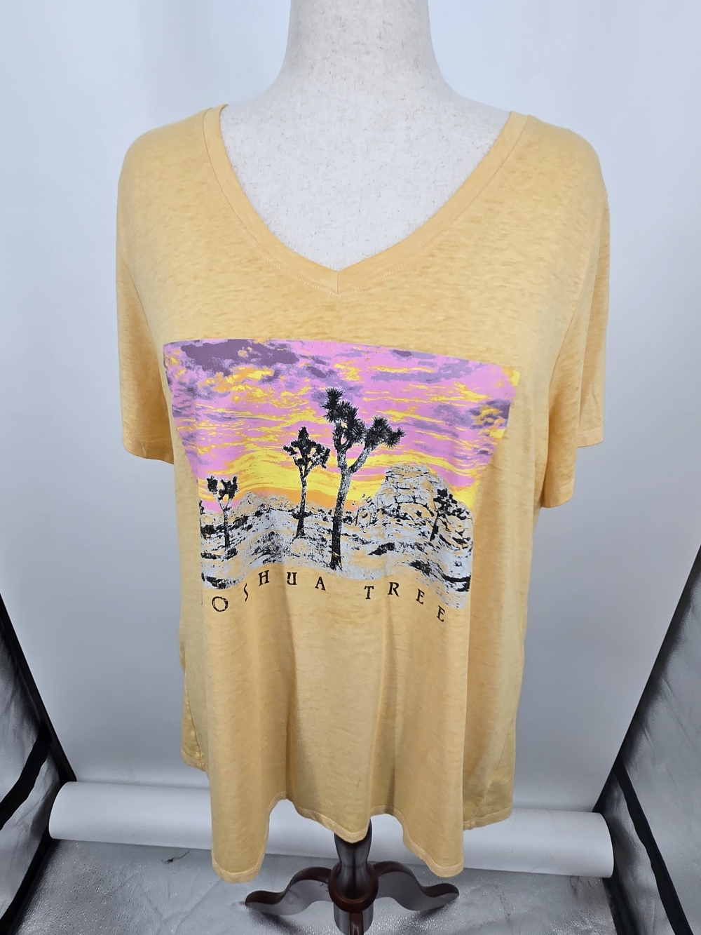 Lane Bryant Yellow V-Neck Joshua Tree Sunset Graphic Tee 22/24 (7308)